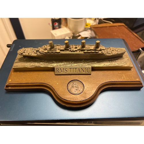 001C - arms titanic legends of the sea model limited edition 29 of 1912