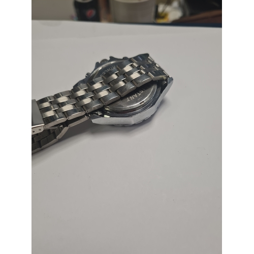 8E - Gents watch 

Untested un checked house clearance but working