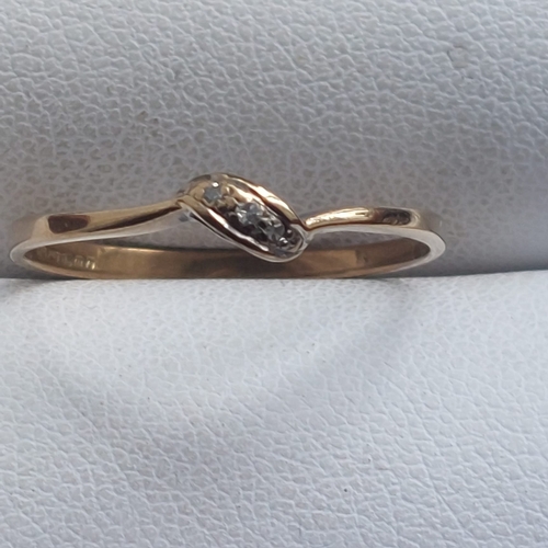 4C - 9ct gold and 3 stone diamond ring
