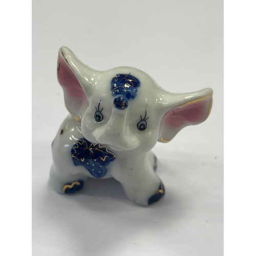 10F - Vintage elephant figures