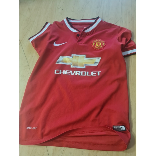 006E - Signed Manchester utd top