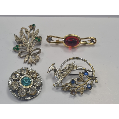 6R - Collection of vintage broaches