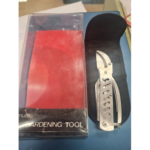 680 - Boxed gardening tool