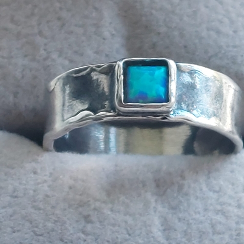 41B - . 925 silver and opal ring size O