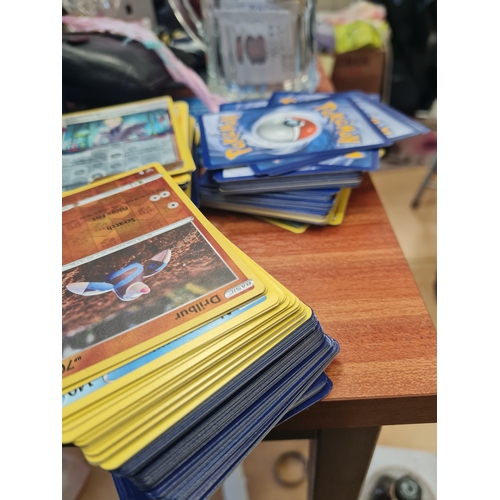 12H - Large lot of pokemon cards