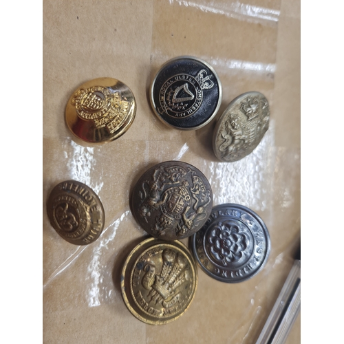 1P - Joblot of military buttons