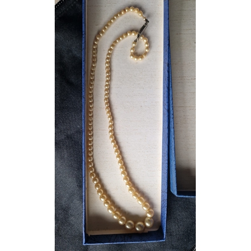 12B - Vintage pearl necklace