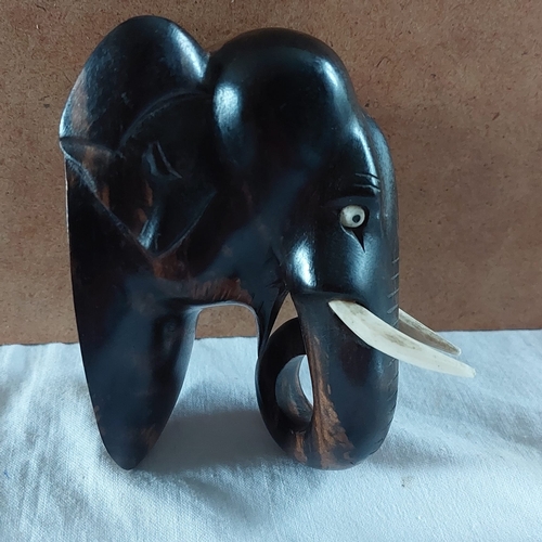 0015 - Wooden elephant