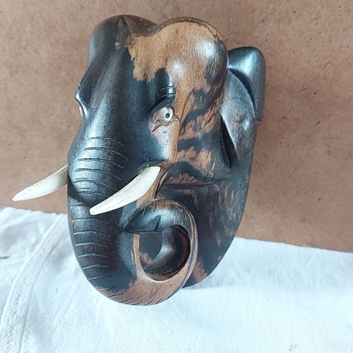 0015 - Wooden elephant