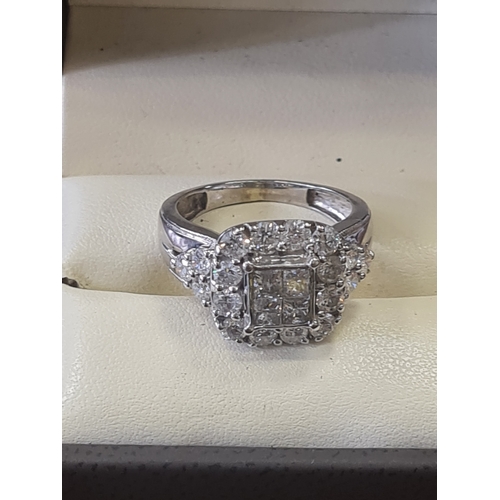 06S - 9ct white gold wedding set 2 ct diamonds

1.6 carat in engagement ring 
0.4 ct in wedding band size ... 