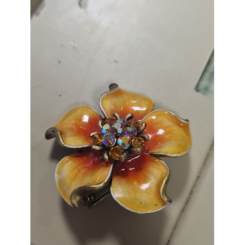 009L - Flower broach