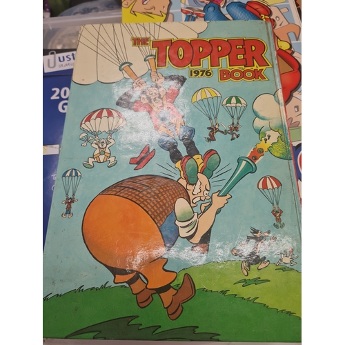 60A - Vintage  topper 1976 annual