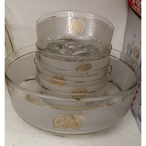 76 - Lovely 6pc glass bowl set with detail