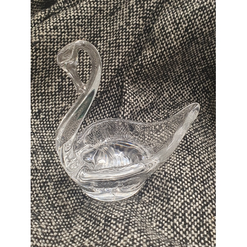 106 - Heavy Glass Swan Piece