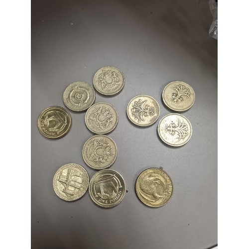 8 - Joblot of old £1 coins