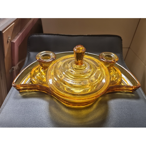 01J - Vintage amber dressing set