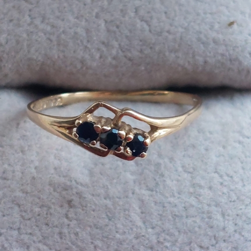 08B - 9ct gold sapphire ring