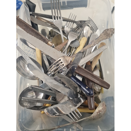 10K - Very large lot of vintage cutlery   silver ????