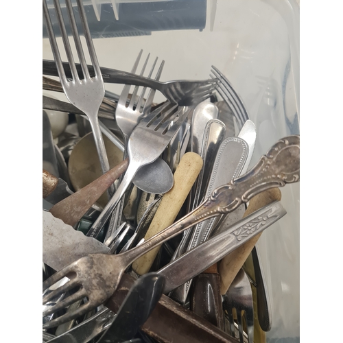 10K - Very large lot of vintage cutlery   silver ????