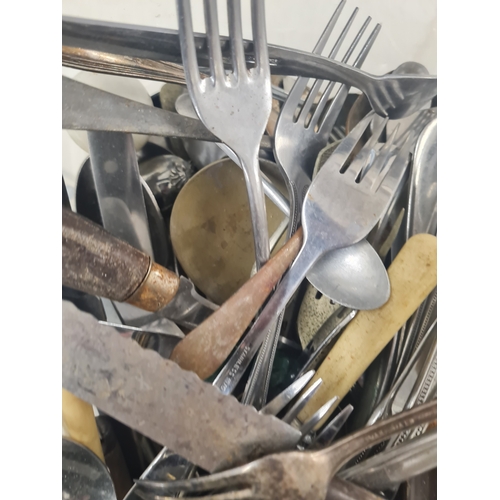 10K - Very large lot of vintage cutlery   silver ????