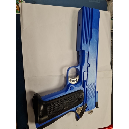 02L - High range pellet gun with pellets  gas powered