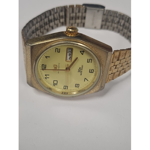 11P - Gents mint q & q automatic working