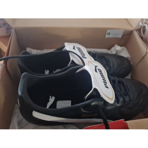 7H - Pair of puma kings used once excellent condition boxed 10.5 size