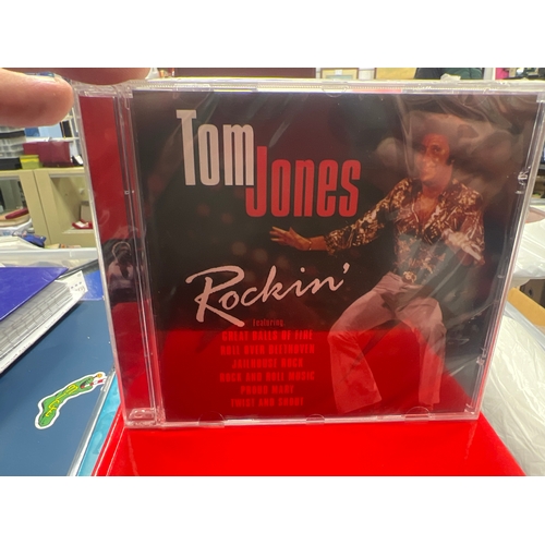 832 - Tom jones set new