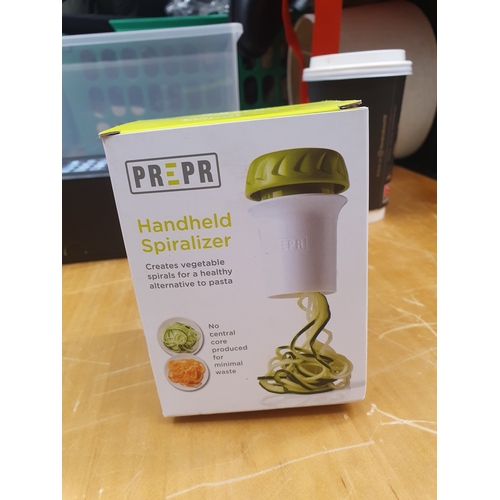 13 - Handheld spiralizer