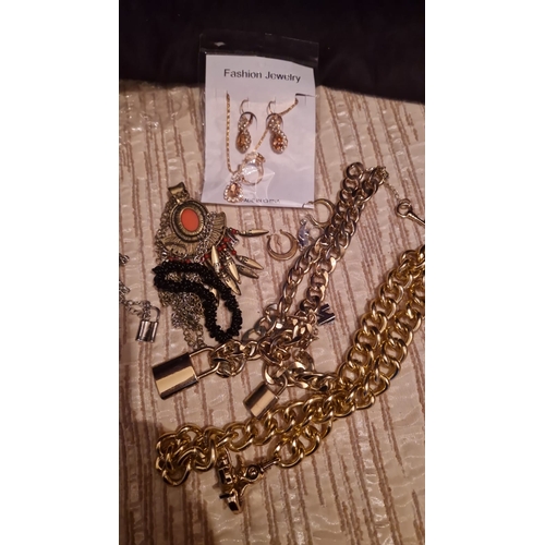 452 - Small joblot fashion jewellery