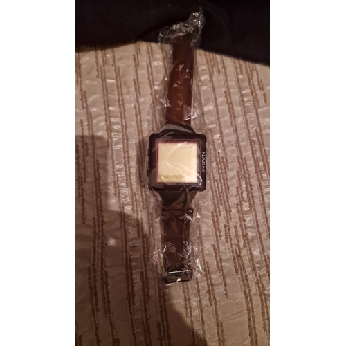 453 - Narmin digital watch