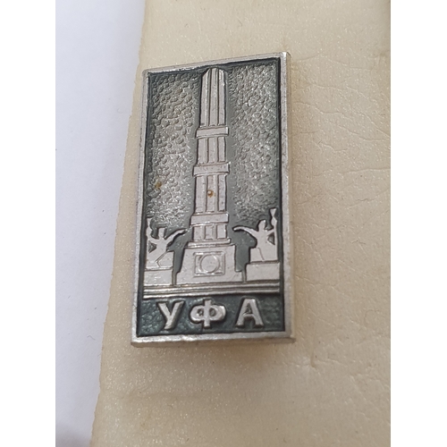 61J - Vintage Badge