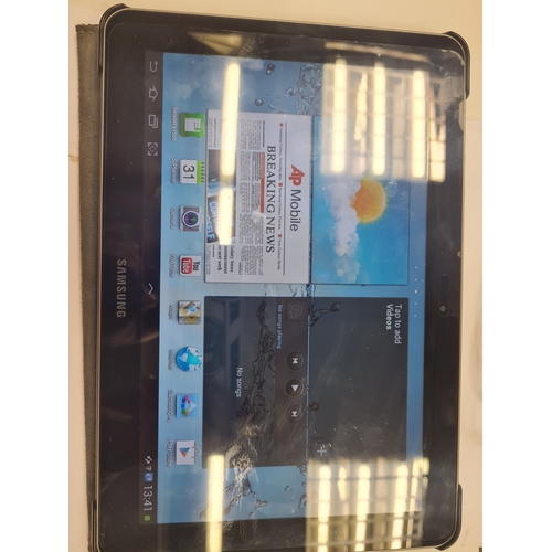 006W - Large Samsung tablet 

Working