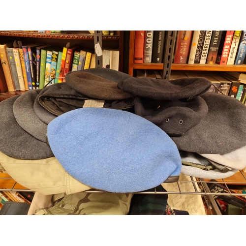 030X - Large lot of vintage berets