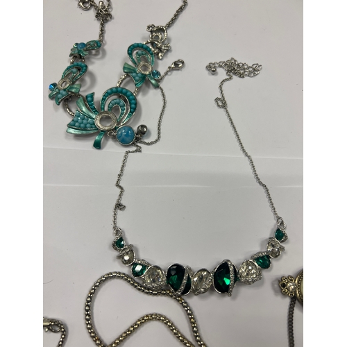 9G - Collection of vintage jewellery