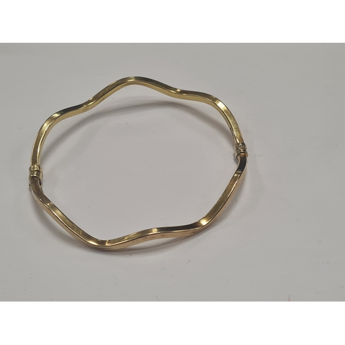 3B - 9ct bangle 

4g