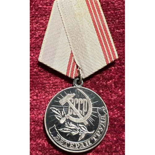 95 - Soviet Russian Medal Veteran of Labour USSR Army Military