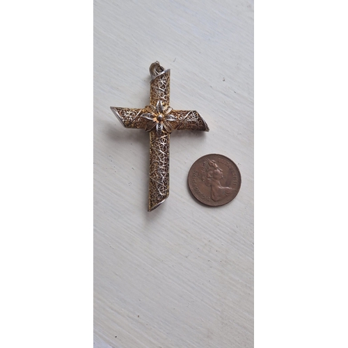 250 - Filigree silver Crucifix