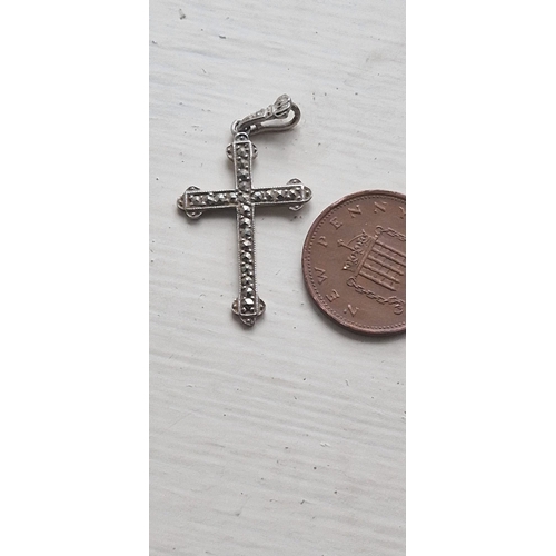 260 - 925 silver & diamond Crucifix