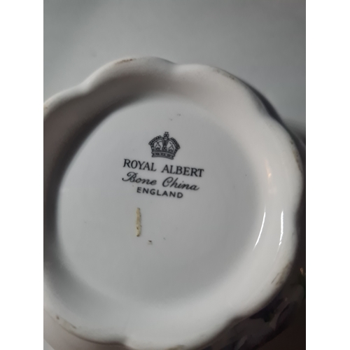 330 - Royal albert bowl