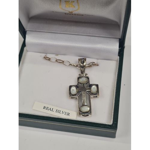 051A - Vintage silver chain & cross