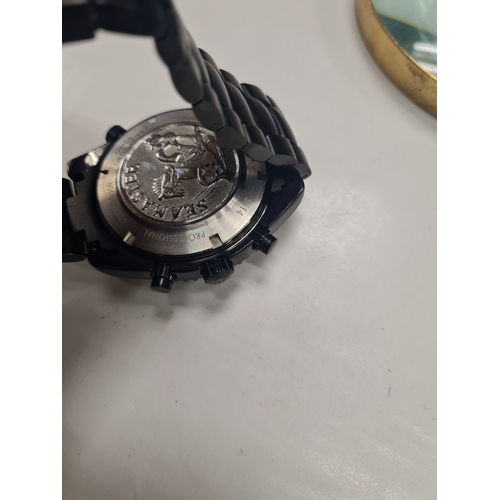 085A - Gents watch


Untested but heavy