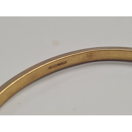 11Q - 9ct bangle 

5 grams