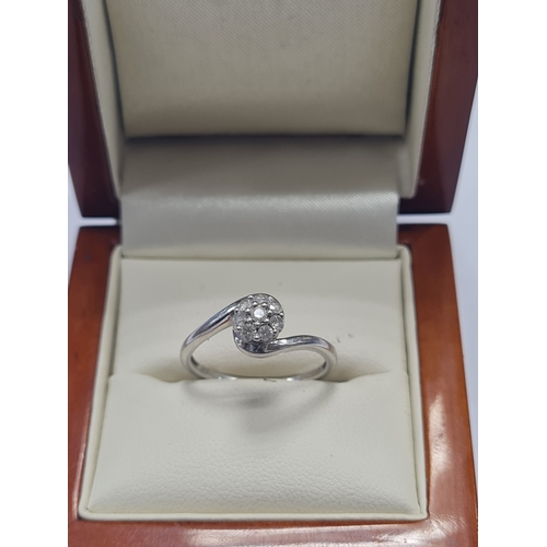 4F - Large 9ct diamond ring size n/o