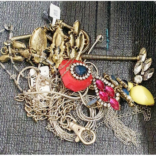 153B - Jewellery lot