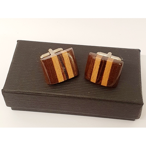 222B - Pair of cufflinks in box