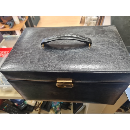 6T - Large jewellery box with vintage jewellery lot