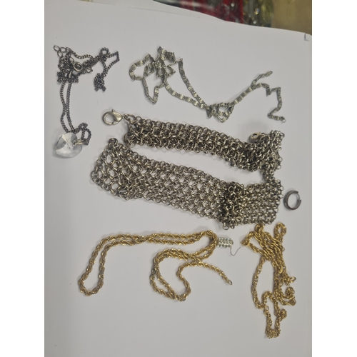 3D - Mix jewellery including some silver