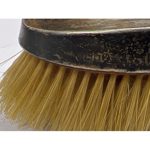 017B - Vintage silver stamped brush