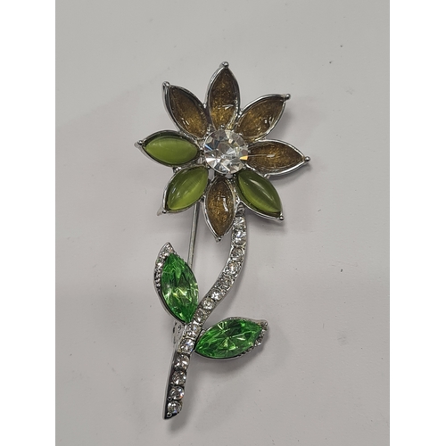 640 - Large flower broach